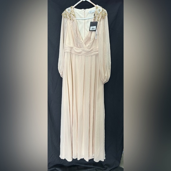 IEENA FOR MAC DUGGAL 55694 NWT
Embellished Shoulder Blouson Sleeve Evening Gown - Picture 5 of 13